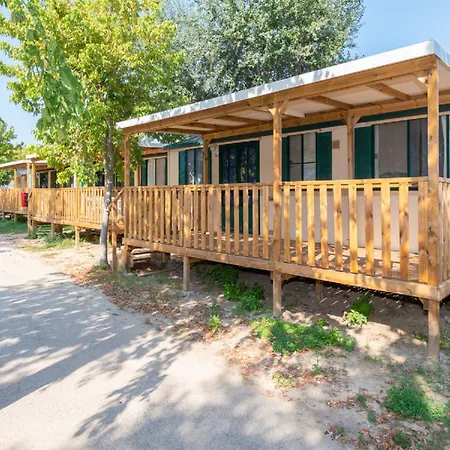 Дом отдыха Stork Village Розето-дельи-Абруцци